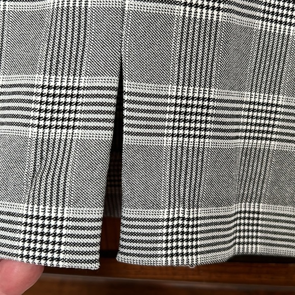 TAKARA Black/Gray/White Plaid Side Zip Mini Skirt, Size Large, EUC. - Picture 5 of 7